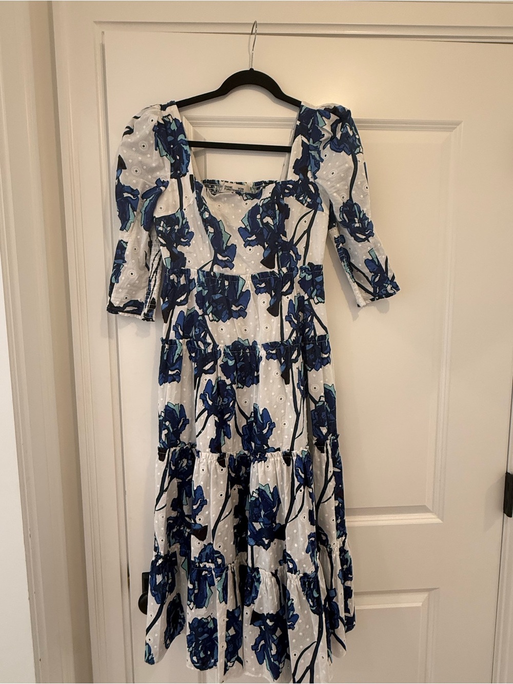 Diane Von Furstenberg White and Blue Floral Tiered Midi Dress size 4